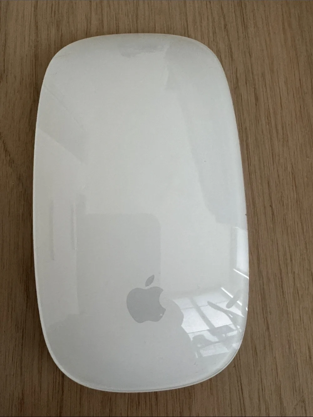 Apple White Magic Mouse — Glossy Multi-Touch Wireless Mouse